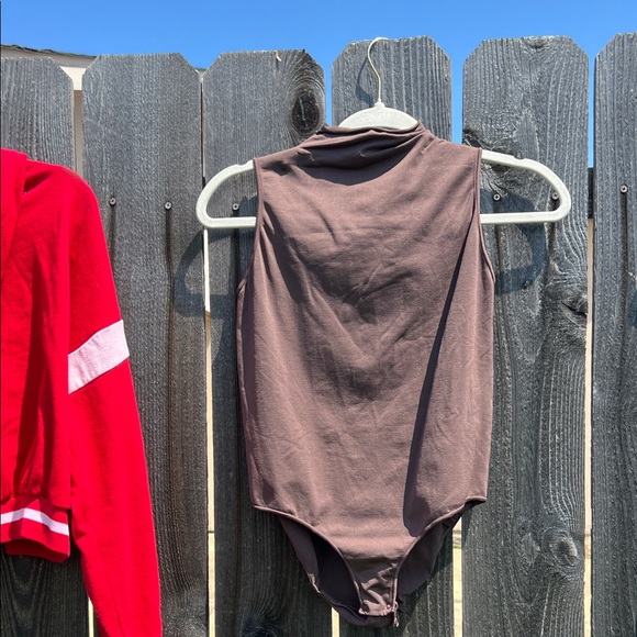 SKIMS HIGH NECK Bodysuit COCOA - Picture 1 of 3